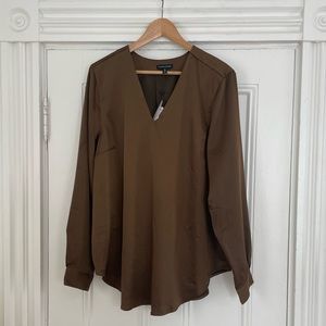 Universal Standard Satin V Neck Shirt - Caramel Size 14